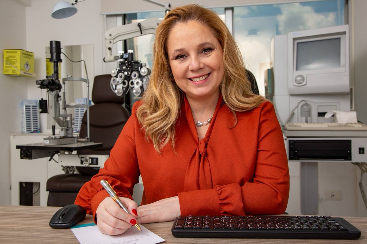 Dra. Simone Finzi - Médica Oftalmologista